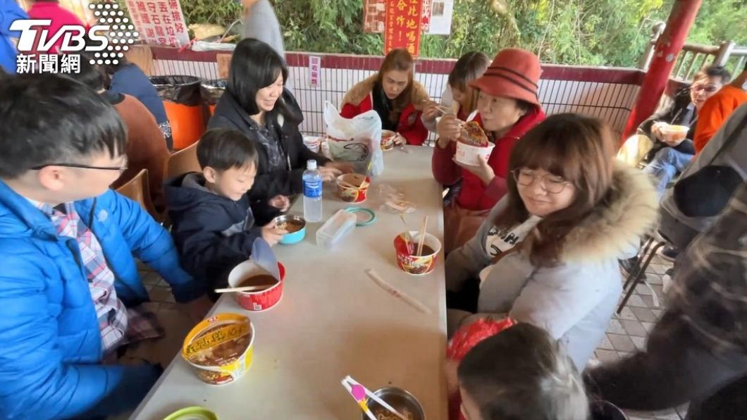 南投中寮石龍宮有泡麵土地公之稱。(圖/TVBS資料畫面)