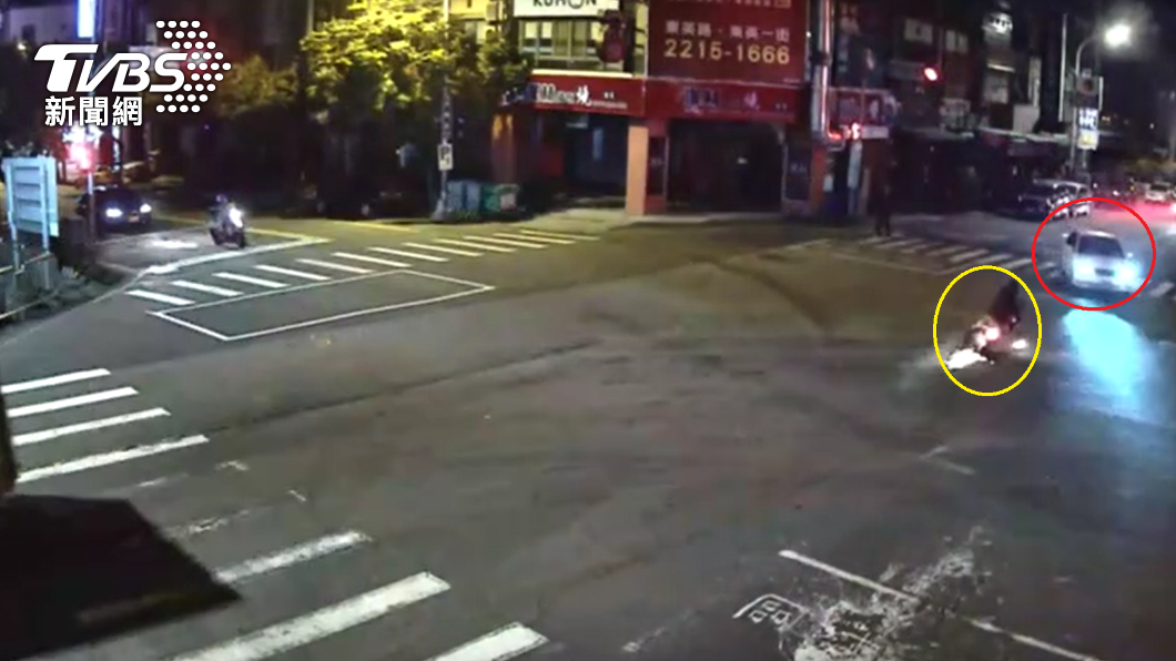 初六傳憾事!無照少年騎車見親友 撞左彎車重摔不治