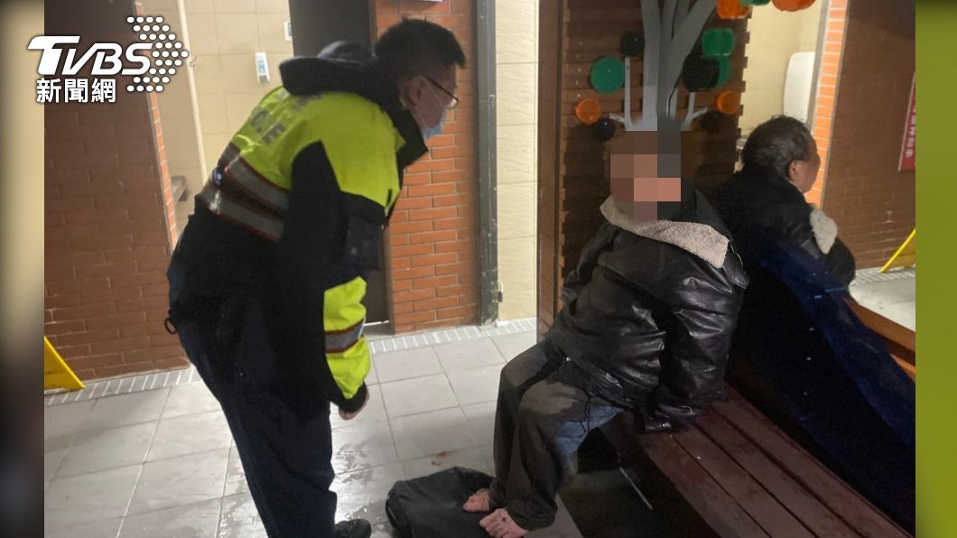 登山迷途!7旬翁失足「雙腳滲血」 警冒低溫濃霧急救援