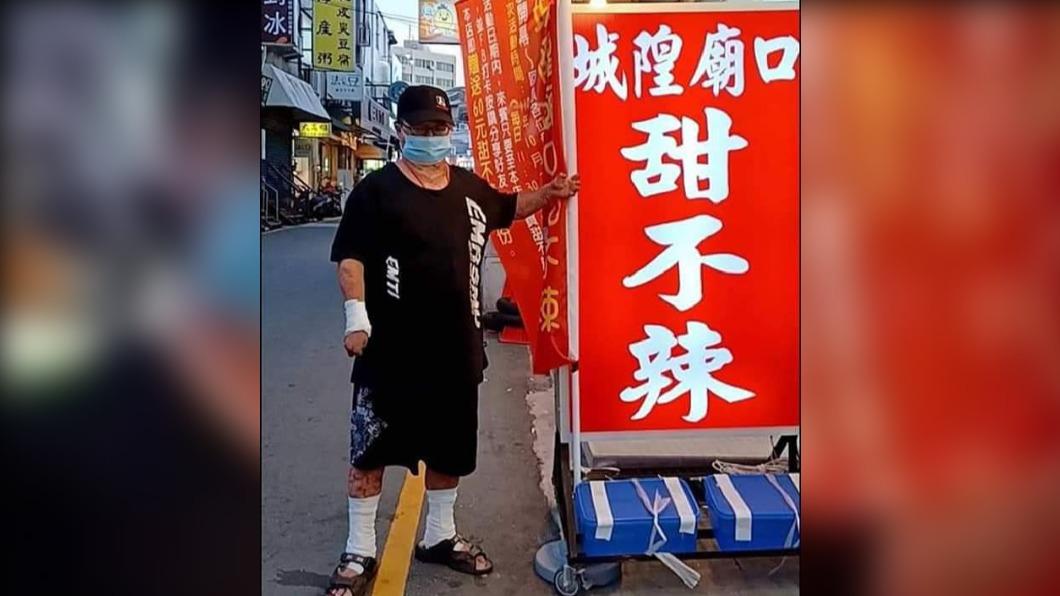 老闆面對譏諷仍堅強的生活。(圖/翻攝自城隍廟口甜不辣臉書)