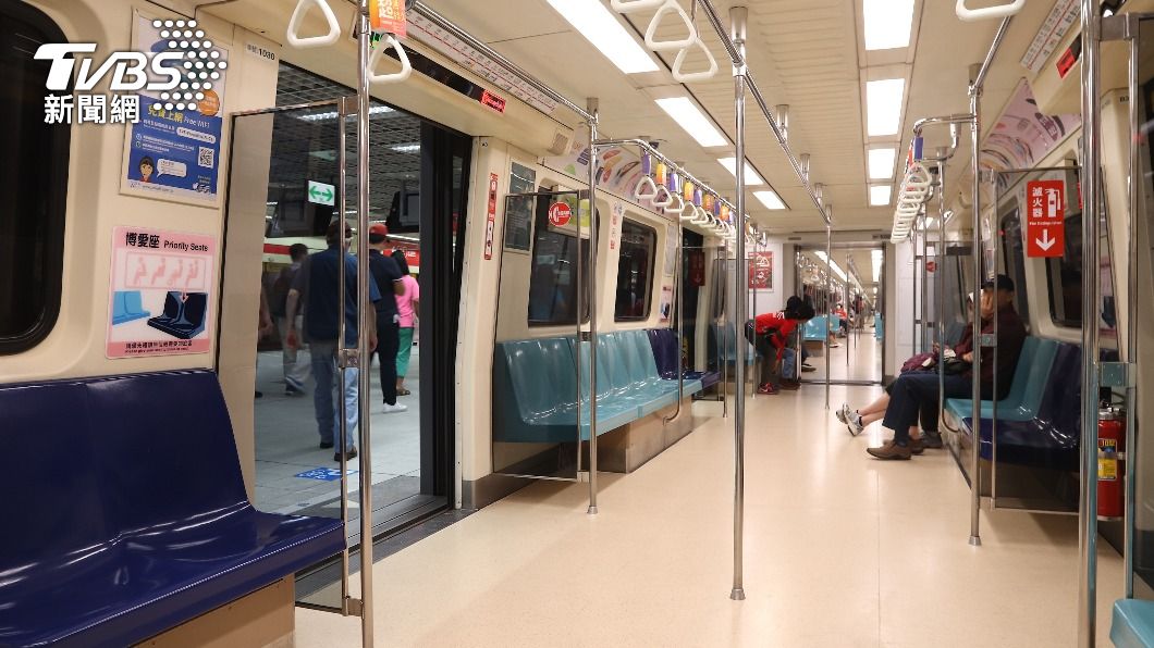 燈會活動期間如遇假日國父紀念館站15時起「不開放」自行車、大型寵物車及低音提琴進出。(示意圖/shutterstock達志影像)