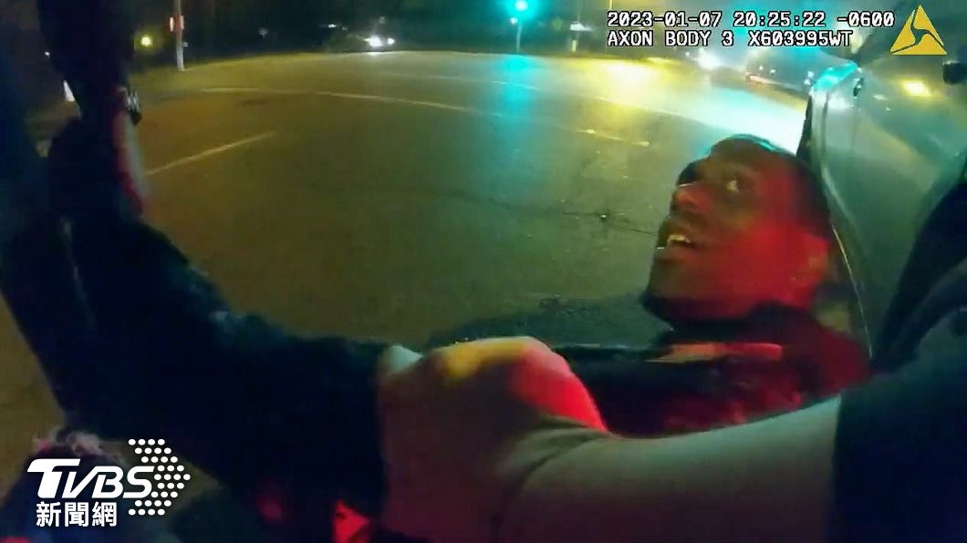 美田納西警察圍毆非裔男子致死的現場影像曝光。(圖/達志影像美聯社)