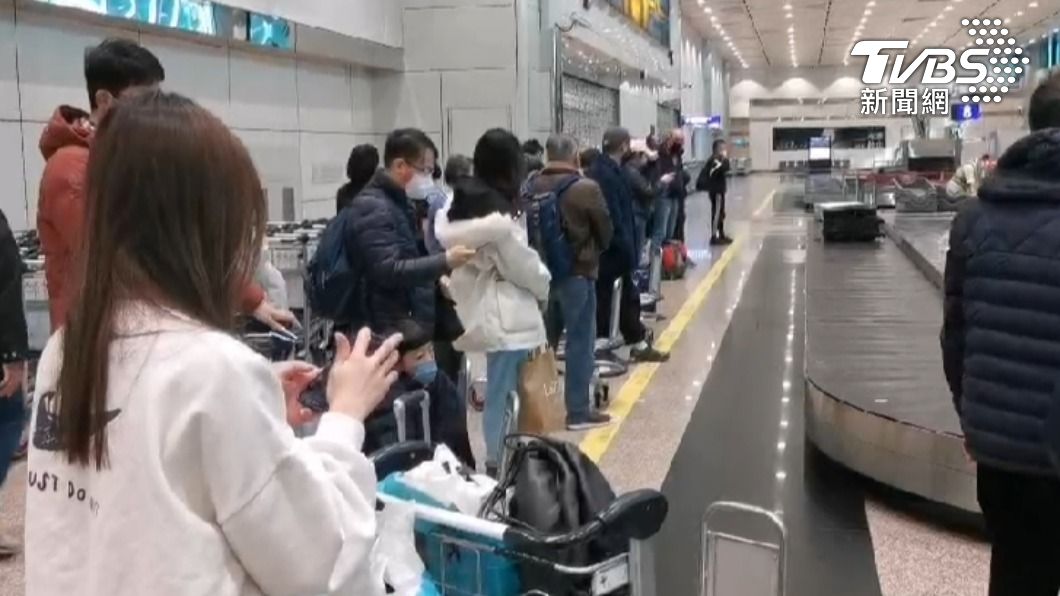 初七準備收假!桃機湧入境返國人潮 預估今達7.6萬人