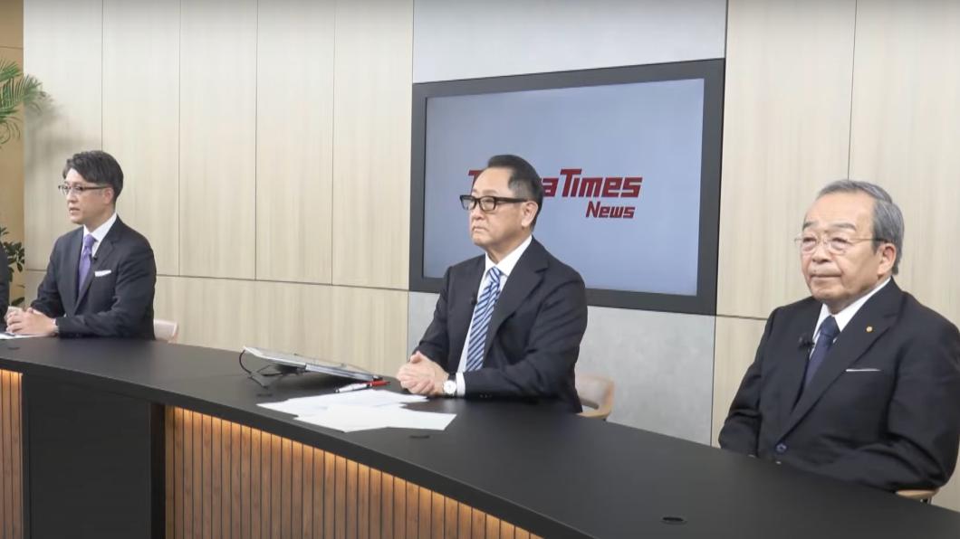 TOYOTA本月26日進行了直播,宣布社長交棒的重大人事消息。左起為佐藤恒治、豐田章男、內山田竹志。(圖/翻攝自豐田Youtube)