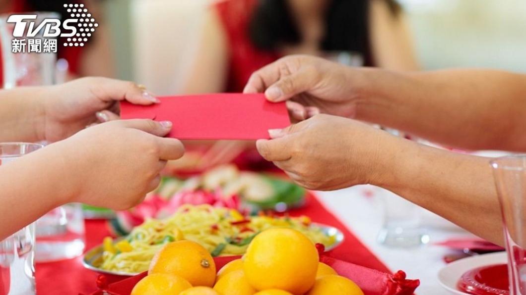 拿到直接開!她見親戚小孩「喊出紅包金額」 嘆:現在都這樣?