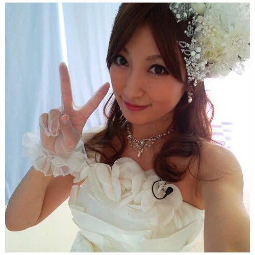 熊田曜子2012年在《男女糾察隊》宣布結婚。(圖/翻攝自熊田曜子部落格)