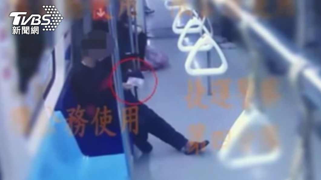 「夾」你攬牢牢!中年男搭捷運皮夾掉坐位 他拿了還當場數錢