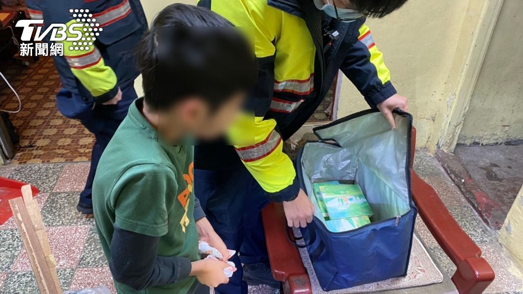 父子買餐迷路3小時 男童路邊冷到哭 平鎮警送暖