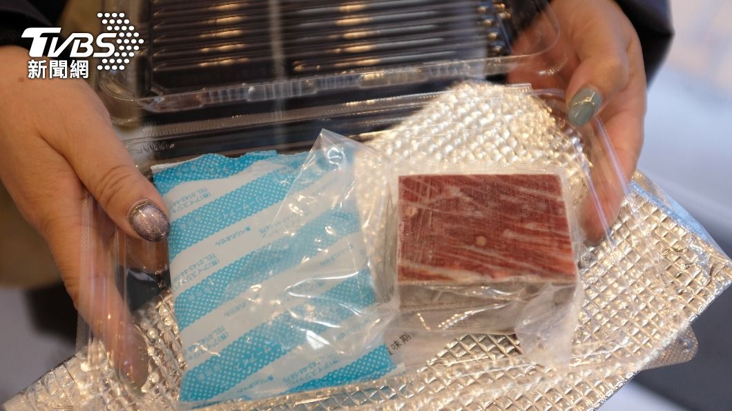 販賣機中販售的鯨魚肉。(圖/達志影像美聯社)