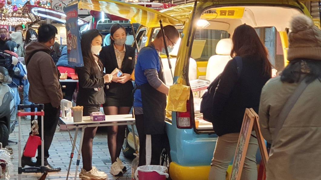基隆委託行開辦「開春餐車市集」 湧入大批民眾