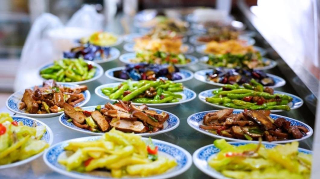 櫃台處也有小菜可以取用。(圖/瑋瑋美食萬歲提供)