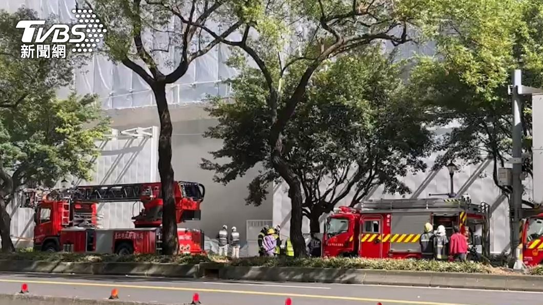 台北國賓大飯店工地管道間失火 濃煙狂竄瀰漫中山北路