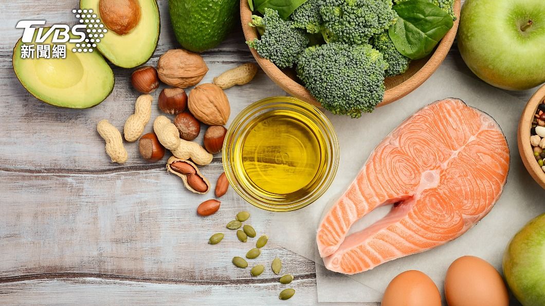 可以多吃含有Omega-3的鮭魚讓腸胃充電。(示意圖/shutterstock達志影像)