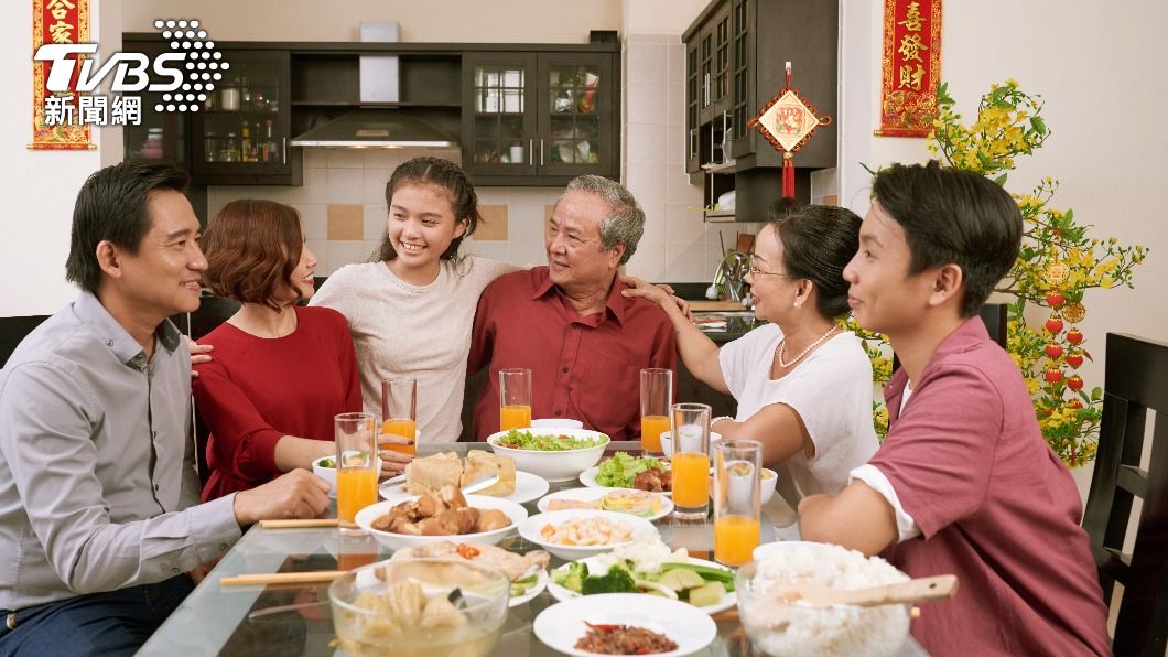 過年期間民眾會與家人團聚。(示意圖/shutterstock達志影像)