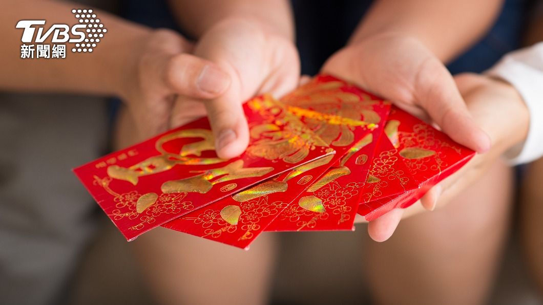 紅包至少留到元宵節之後再花,可以給自己帶來好運。(示意圖/shutterstock達志影像)