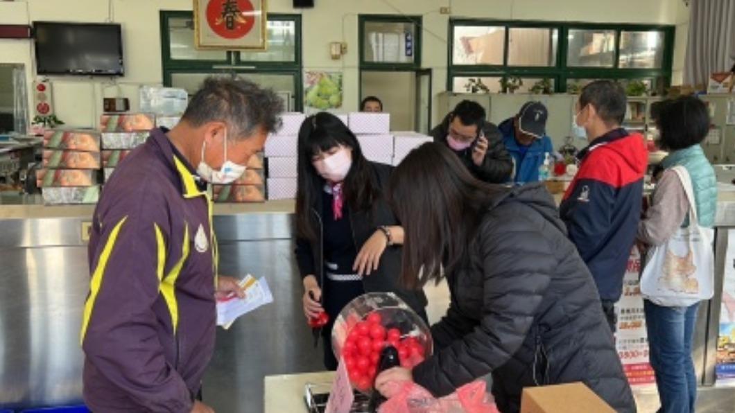 彰化大城鄉農會辦抽獎活動　民眾開工試手氣
