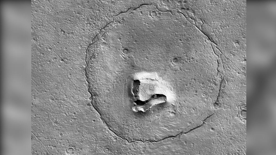 火星上有熊? NASA拍到「小熊在微笑」地表奇妙照片