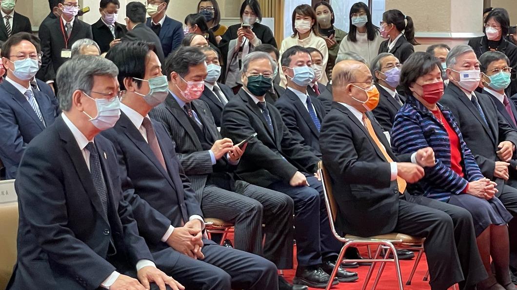 新舊任內閣團隊今(31日)上午舉行交接典禮。(圖/吳紹瑜攝)