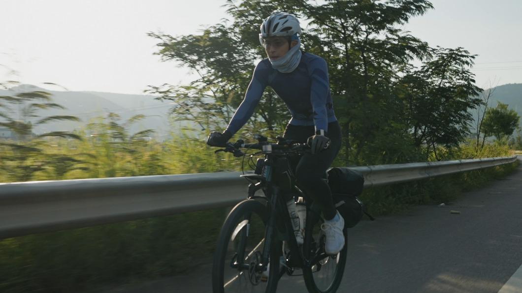 張哲瀚騎了600公里的單車。(圖/冉以音樂提供)