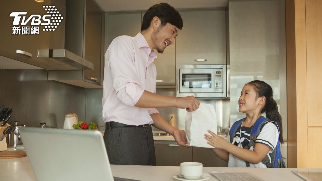未來雙方可在未婚狀態下幫孩子報戶口。（示意圖／shutterstock達志影像）