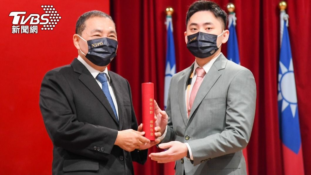 侯友宜表揚阻詐有功人員。（圖／新北市警察局提供）