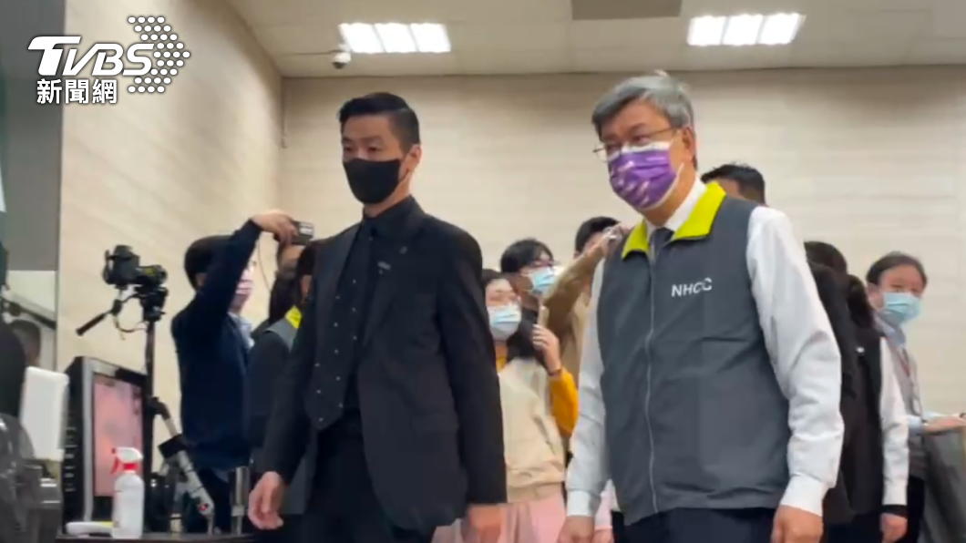 快訊/口罩將解禁?陳建仁抵指揮中心 王必勝3點半臨時開記者會