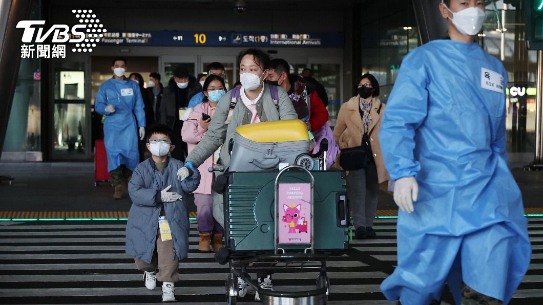 中國旅客抵達南韓機場都得掛上「黃牌」。(圖/達志影像路透社)
