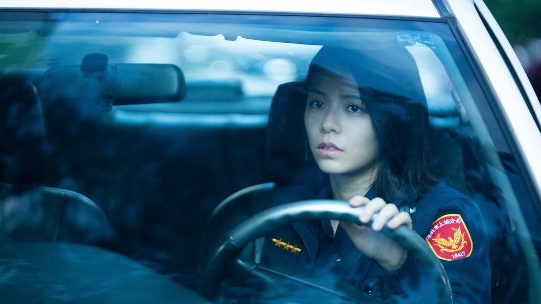 宋芸樺轉行當女警!開警車上路成三寶 被爆「沒水準行徑」