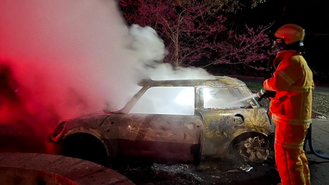 悚!男大生夜遊驚見火燒車 駕駛座留「露白骨」無名屍