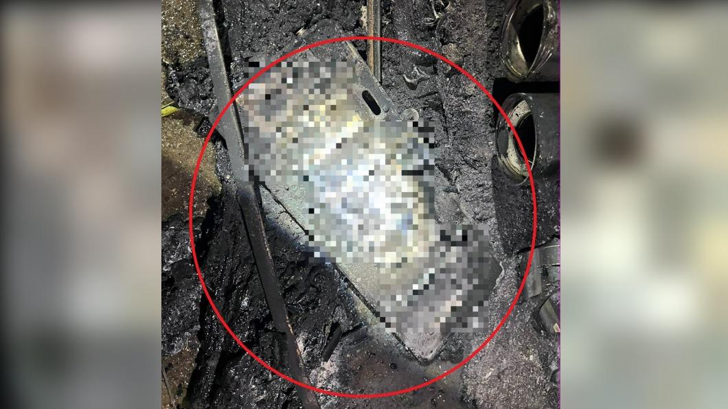 警方根據車牌來調查死者身份。(圖/翻攝自記者爆料網)