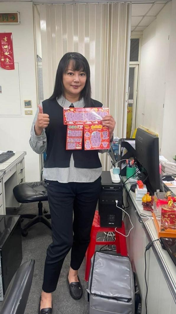 傅天穎日前當房仲很開心。(圖/翻攝自傅天穎IG)