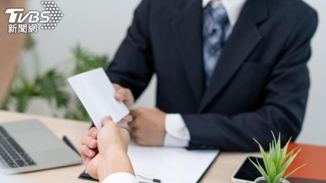 網友爸爸表示，大學畢業年薪150萬是基本。（示意圖／shutterstock達志影像）