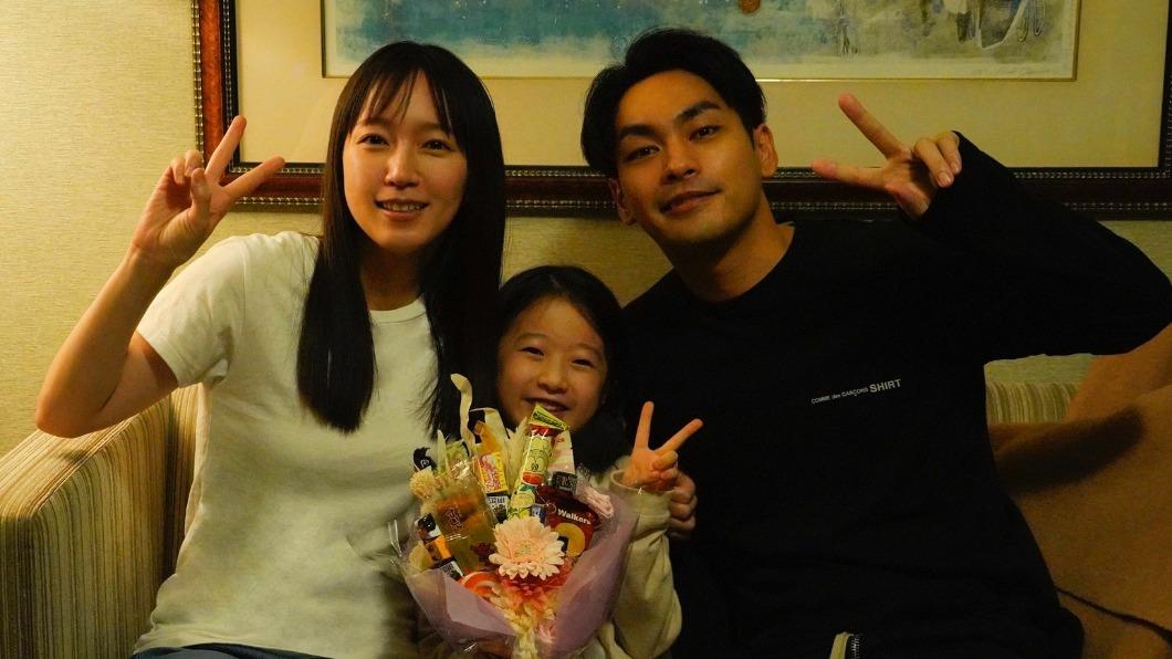柳樂優彌攜妻小逃離吃人《噬亡村》 竟遭埋伏「被打到全身重傷」