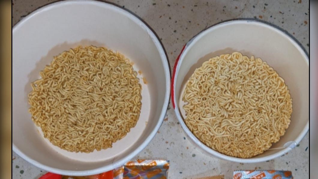同款泡麵「重量版、超值碗」長這樣 他開蓋愣:重在哪?