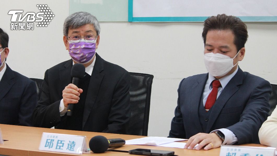 行政院長陳建仁拜會民眾黨團。(圖/方炳超攝)