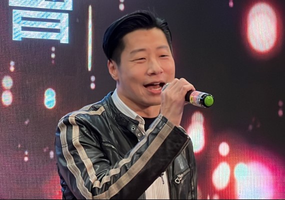 立委林昶佐從政前是閃靈樂團主唱。(圖/翻攝自林昶佐臉書)