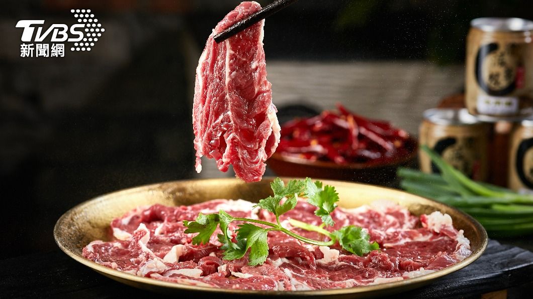 算命師警告禁吃牛！男大生聚餐誤食　下秒…衰遇超慘悲劇