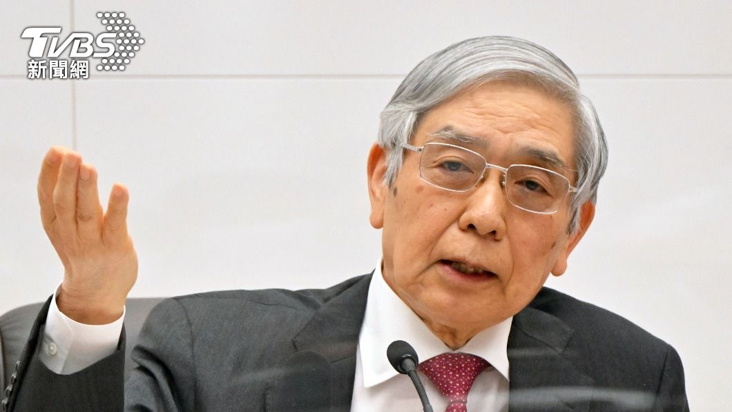 日銀總裁黑田東彥去年年底宣布放寬10年期公債殖利率上限至0.5%,寬鬆貨幣政策大轉彎。(圖/達志影像美聯社)