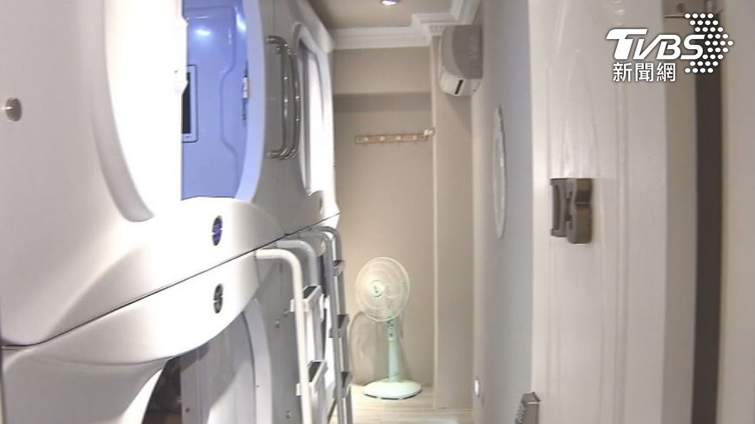 膠囊旅館空間小、需使用公共空間,價格也較一般旅館便宜。(圖/TVBS資料畫面)