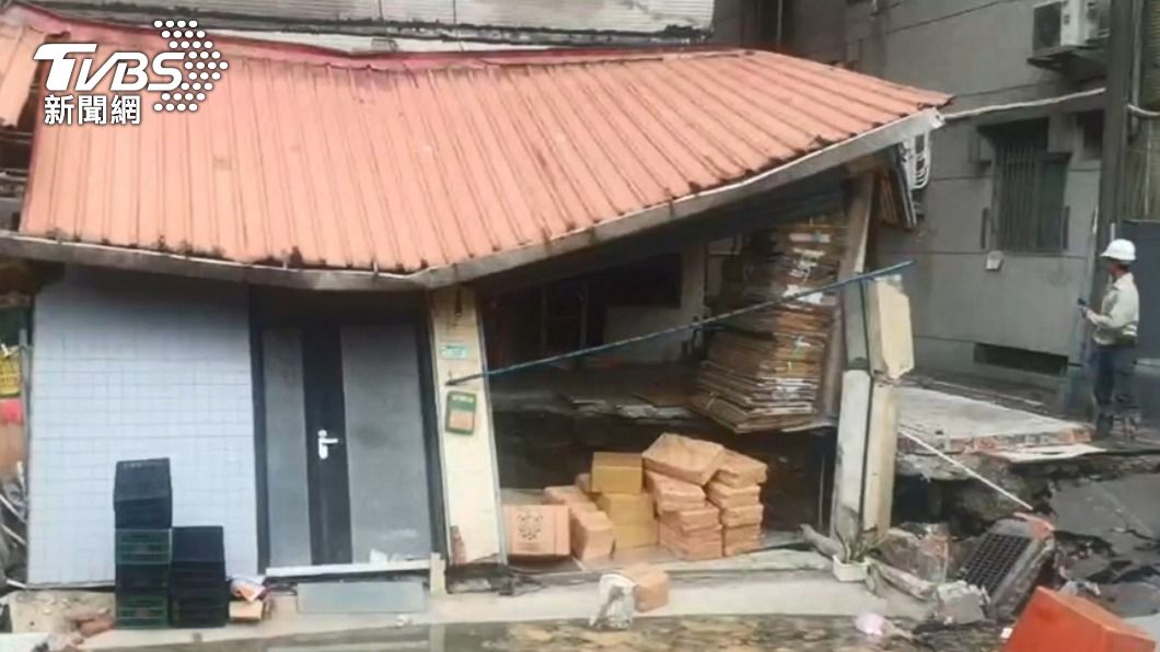 房屋因此歪斜毀損。(圖/TVBS資料畫面)