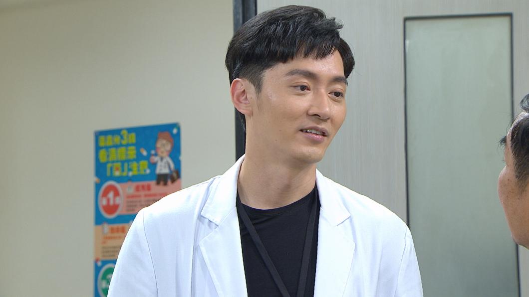 馬俊麟在《一家團圓》飾演一名優秀的醫生。(圖/三立提供)