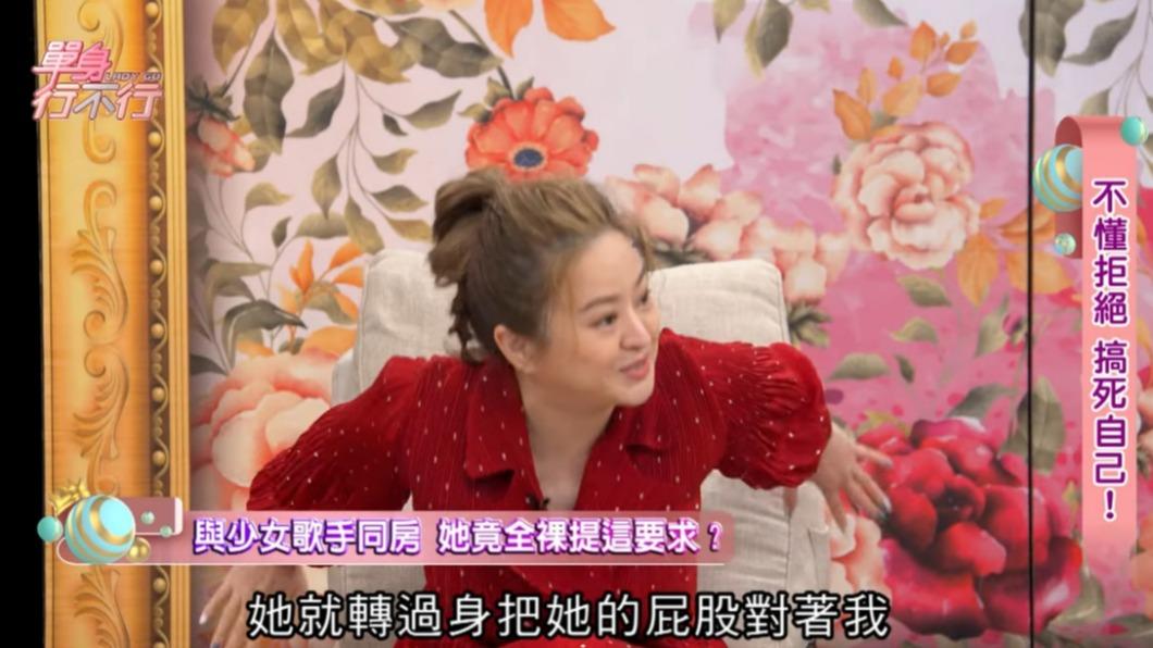 何嘉文被某歌手逼幫忙浣腸。(圖/翻攝自單身行不行YouTube)