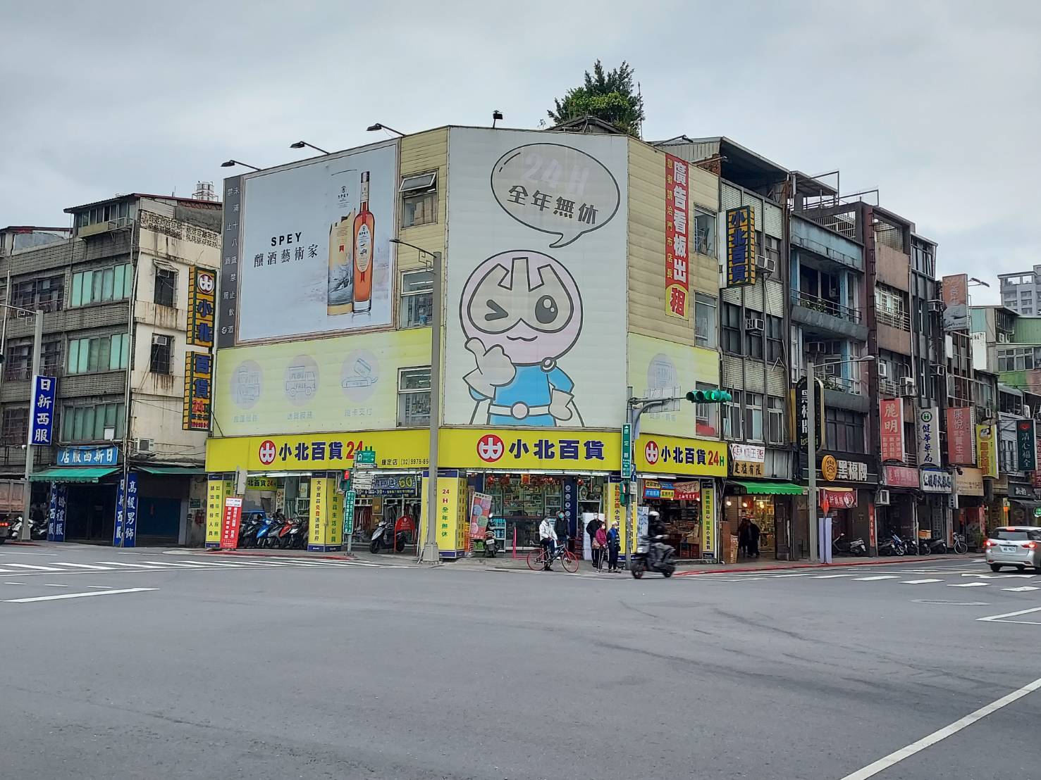 佳德糕餅買下萬華區康定路三角窗店面。(圖/台灣房屋中正加盟店提供)