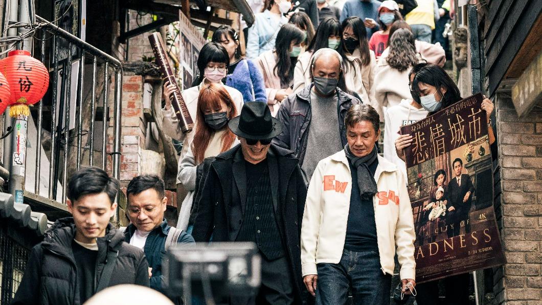 九份街頭驚見野生超大咖男星 零偽裝超親民「曾與梁朝偉合作」