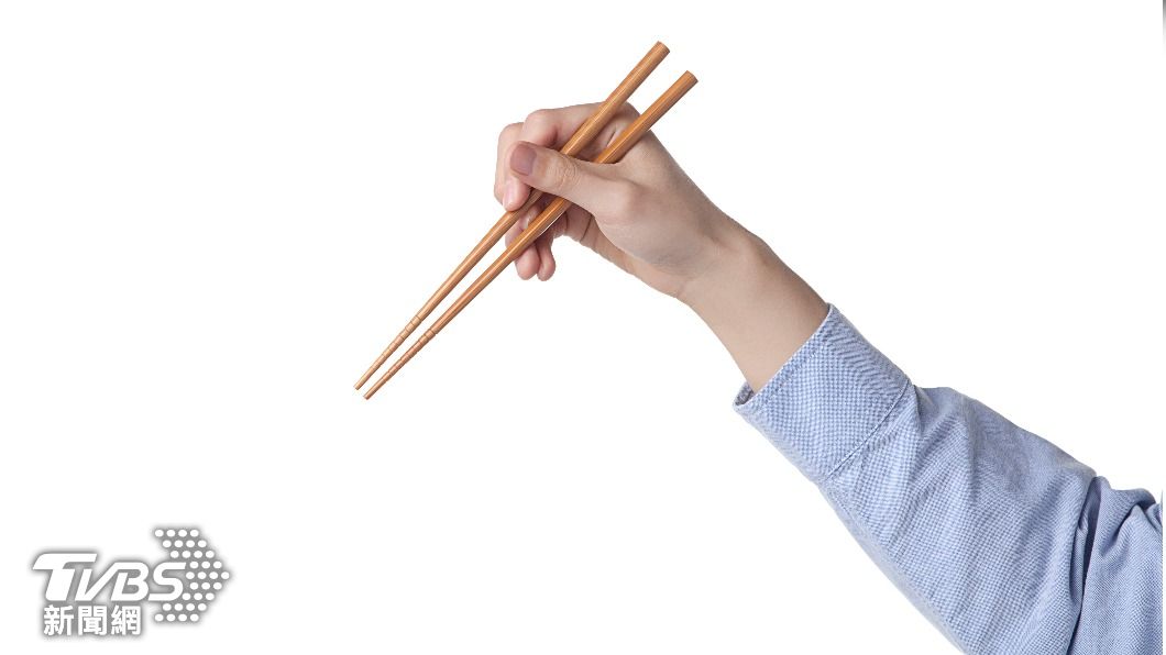 手麻「拿不穩筷子」竟是病！　醫警告：恐終身殘疾