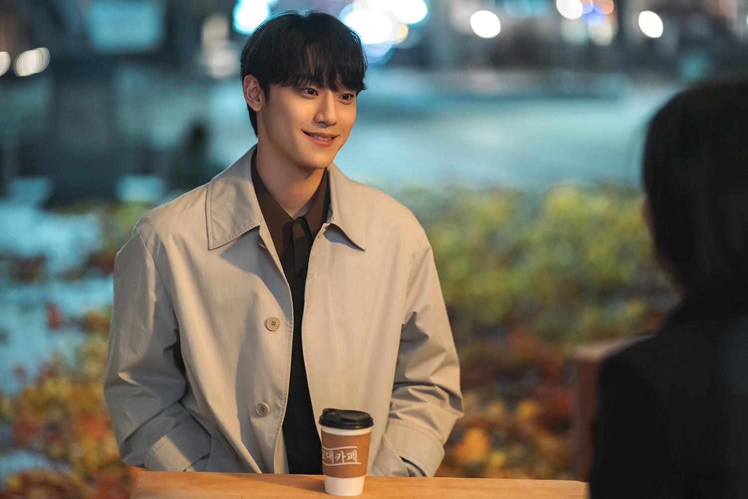 李到晛劇中飾演個性溫柔的醫院二代。(圖/Netflix提供)