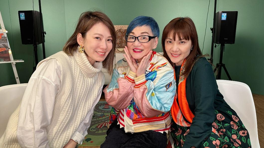 Melody(左起)、張小燕、王貞妮在《姐妹悄悄話》合體。(圖/新視麗娛樂提供)