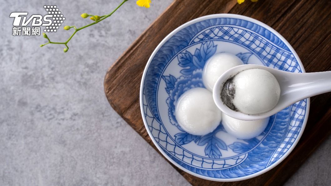 芝麻湯圓深受許多人喜愛。(示意圖/shutterstock達志影像)