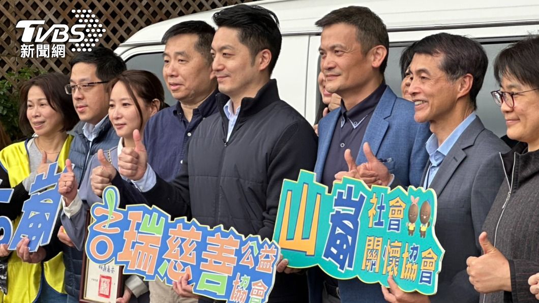 台北市長蔣萬安今（3）日下午出席「台北市吉瑞慈善公益協會捐贈2輛小型復康巴士捐贈典禮」。（圖／林至柔攝）