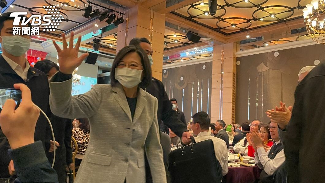 感性談7年施政 蔡英文感謝蘇貞昌「真的很能忍」